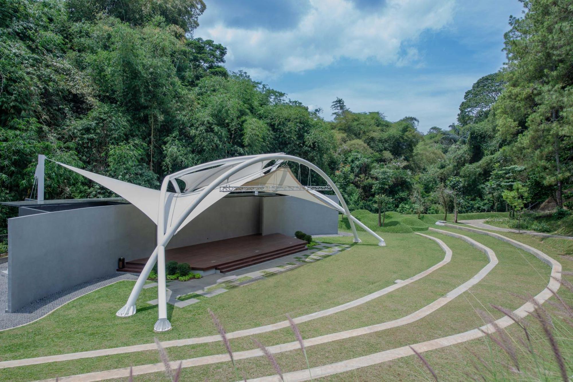 The Gaia Hotel Bandung Lembang Exterior foto